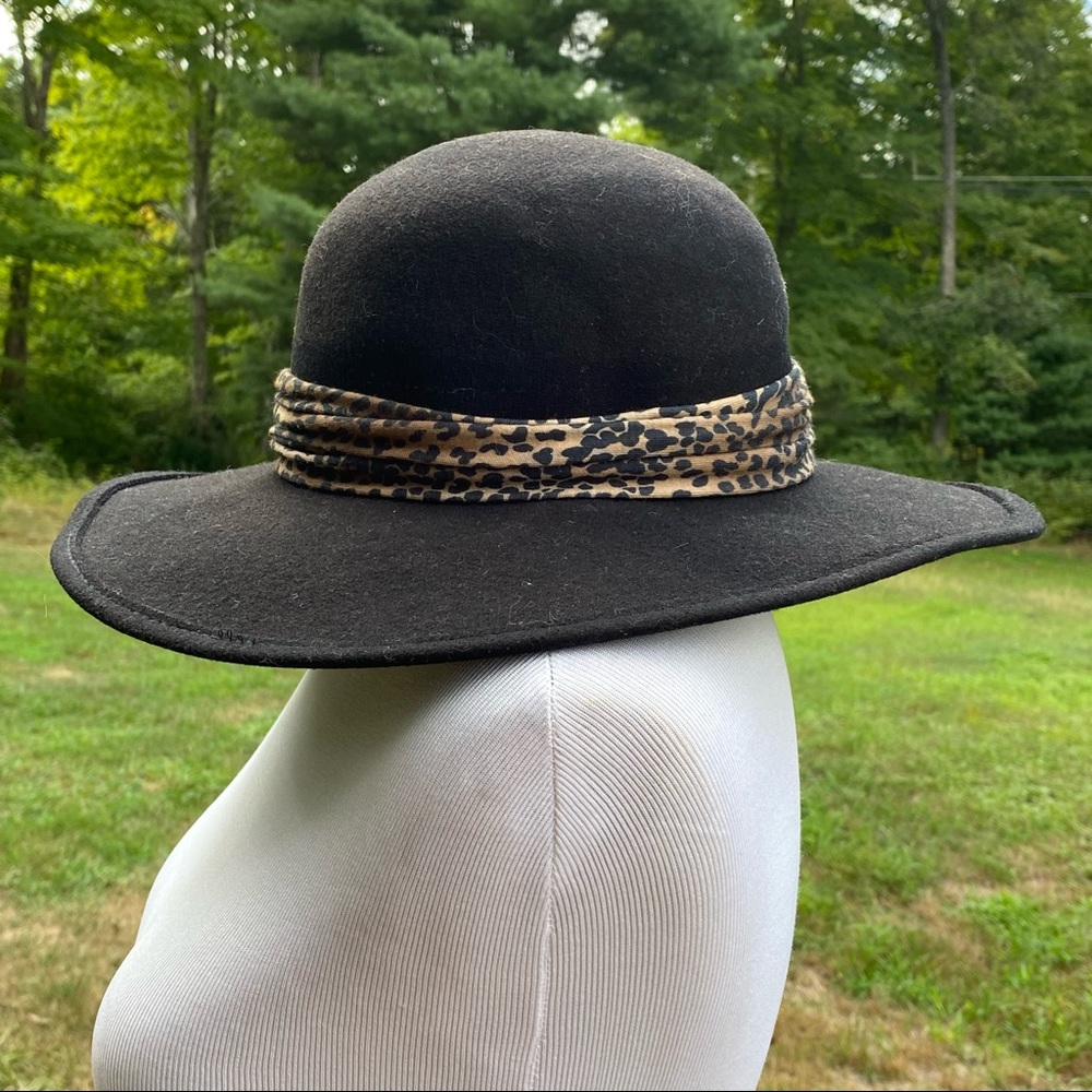 IMPORTINA SAKS FIFTH AVENUE HAT BLACK WIDE BRIM LEOPARD ANIMAL ACCENT BAND